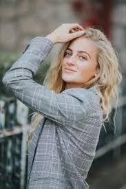 Mia K.